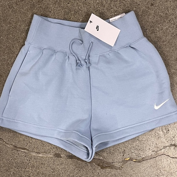 NWT Nike Loose Fit Sweatshorts Sz XS - Picture 1 of 9